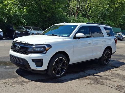 Used 2024 Ford Expedition Limited AWD/4WD image 3