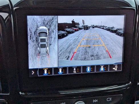 Used 2021 Chevrolet Traverse Premier image 21