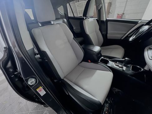 Used 2018 Toyota RAV4 XLE AWD/4WD image 31