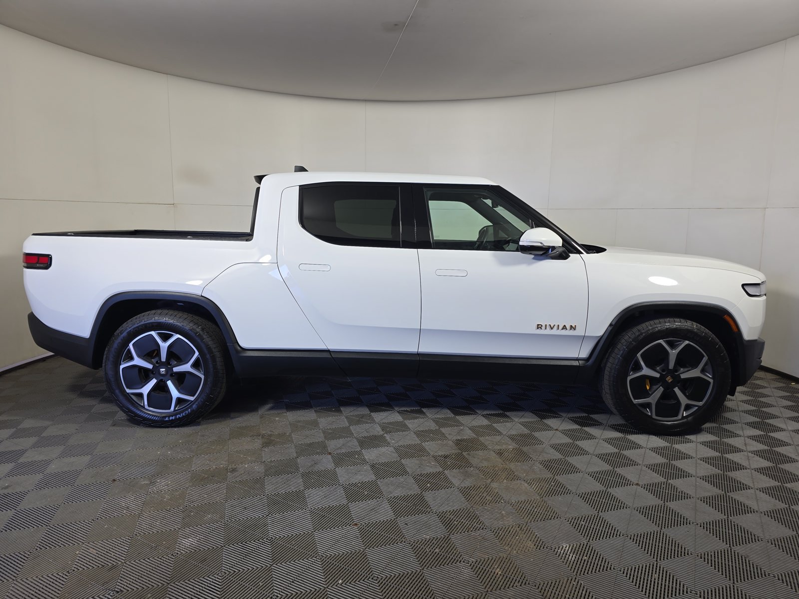 Used 2022 Rivian R1T Adventure AWD/4WD image 6