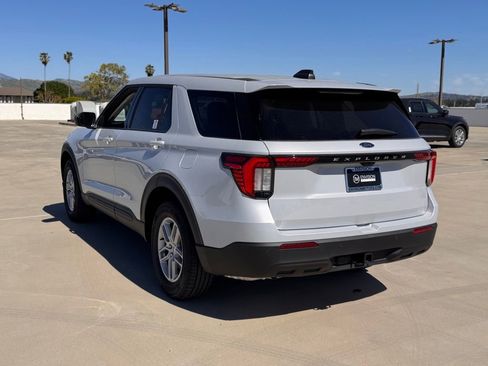 New 2026 Ford Explorer Active RWD image 10
