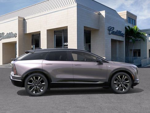 New 2026 Cadillac Optiq Luxury 2 image 5