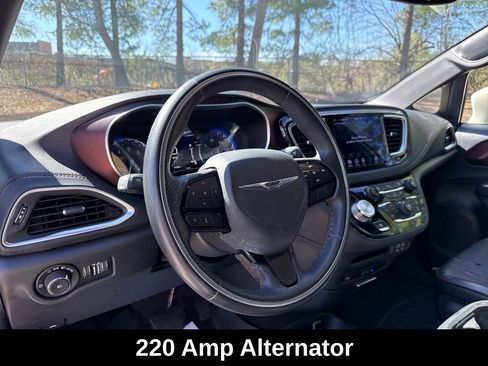 Used 2020 Chrysler Pacifica Limited image 15