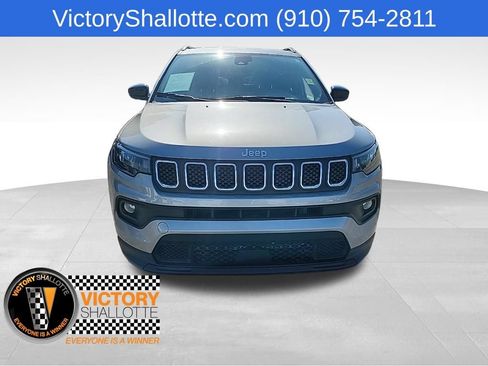 Certified 2024 Jeep Compass Latitude AWD/4WD image 3