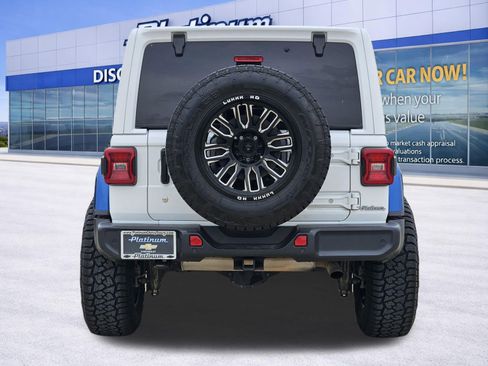 Used 2018 Jeep Wrangler Unlimited Sahara image 8