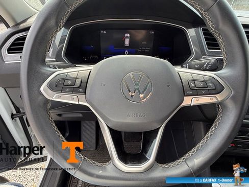 Used 2022 Volkswagen Tiguan SE w/ Panoramic Sunroof Package image 15