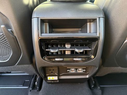 New 2025 Jeep Grand Cherokee Altitude image 28