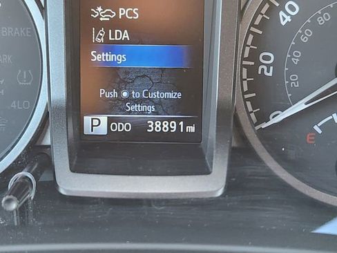 Used 2022 Toyota Tacoma TRD Off-Road image 24