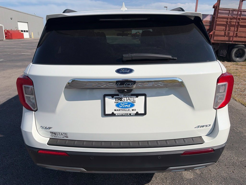 Used 2023 Ford Explorer XLT w/ Equipment Group 202A AWD/4WD image 4