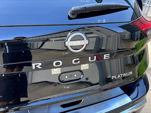 Certified 2025 Nissan Rogue Platinum FWD image 29