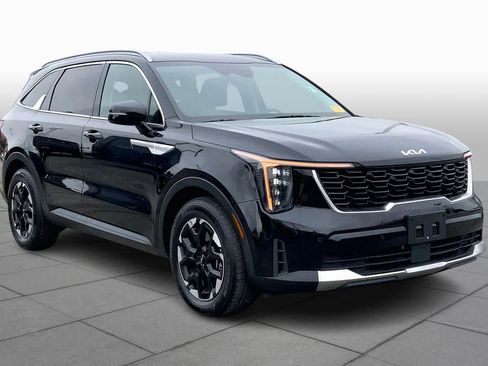 Used 2024 Kia Sorento S image 2