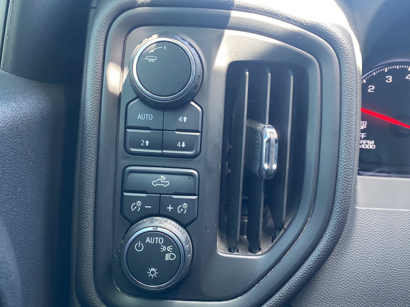 Used 2024 Chevrolet Silverado 1500 Custom Trail Boss w/ Turbomax Blackout Package AWD/4WD image 18
