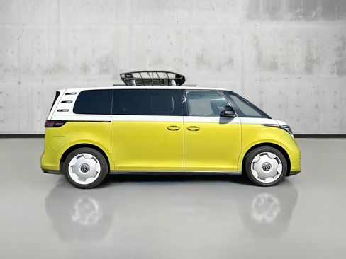 Used 2025 Volkswagen ID. Buzz 1st Edition image 8