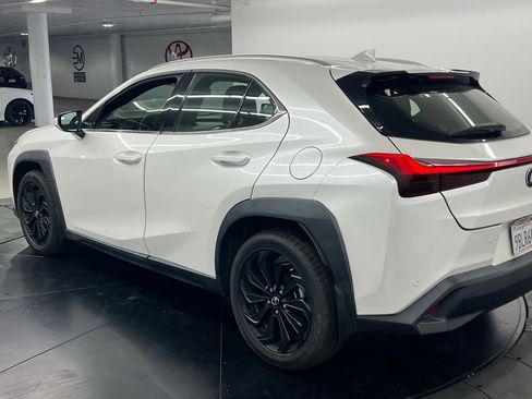 Used 2022 Lexus UX 200 w/ Accessory Package (Z1) FWD image 4