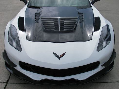 Used 2016 Chevrolet Corvette Z06 w/ 3LZ Preferred Equipment Group RWD image 13