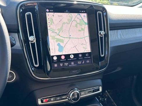 Certified 2024 Volvo XC40 B5 Plus w/ Climate Package AWD/4WD image 22