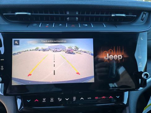 New 2026 Jeep Grand Cherokee Altitude image 11