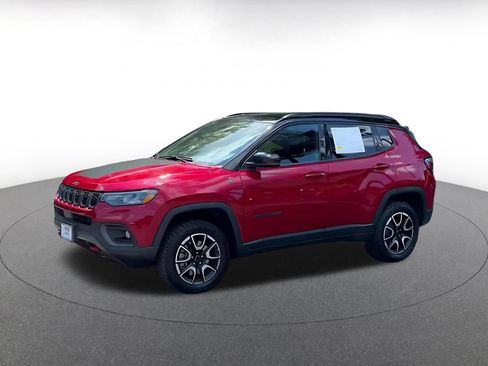 Used 2025 Jeep Compass Trailhawk AWD/4WD image 7