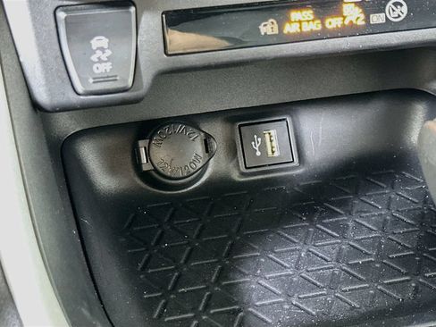 Used 2025 Toyota RAV4 XLE FWD image 30