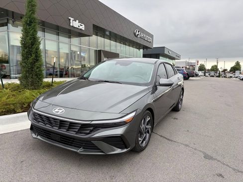 Certified 2025 Hyundai Elantra Limited FWD image 1