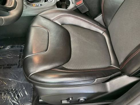 Used 2021 Jeep Cherokee Trailhawk w/ Comfort/Convenience Group AWD/4WD image 18