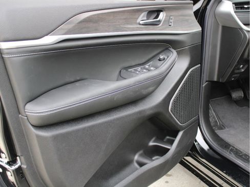 New 2026 Jeep Grand Cherokee Limited Reserve image 9