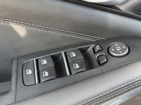 Certified 2025 BMW X5 xDrive50e image 17