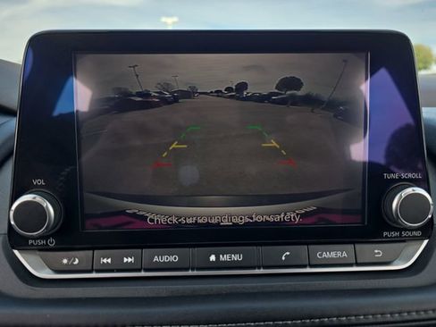 Used 2022 Nissan Rogue SV image 22