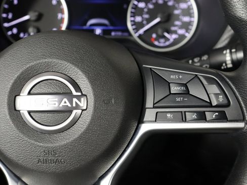Used 2025 Nissan Sentra SV FWD image 10