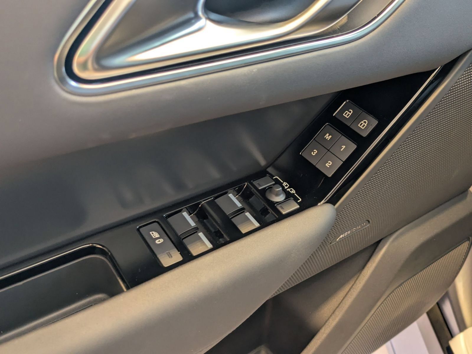New 2026 Land Rover Range Rover Velar S AWD/4WD image 12