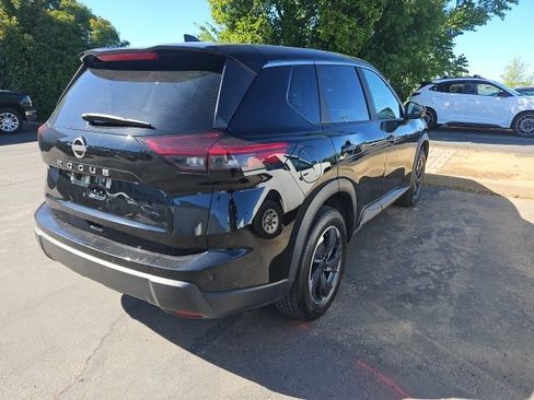 Used 2025 Nissan Rogue SV image 2