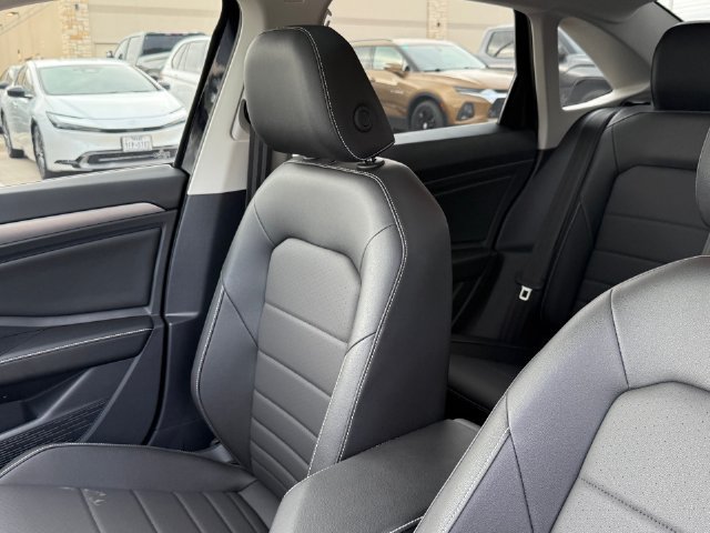 Used 2024 Volkswagen Jetta SE w/ Panoramic Sunroof Package FWD image 12