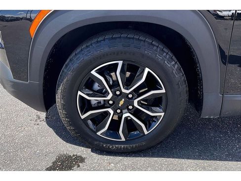 Used 2023 Chevrolet TrailBlazer ACTIV w/ Sun and Liftgate Package FWD image 10