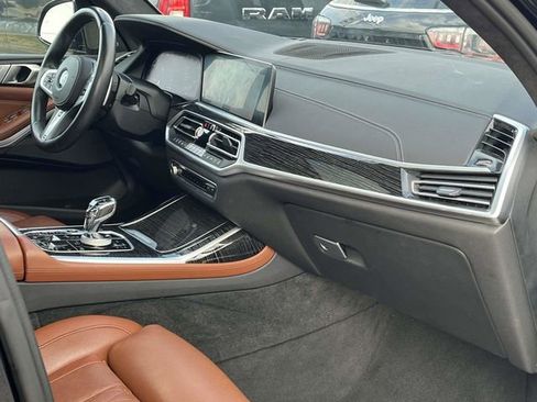 Used 2022 BMW X7 M50i w/ Executive Package image 31