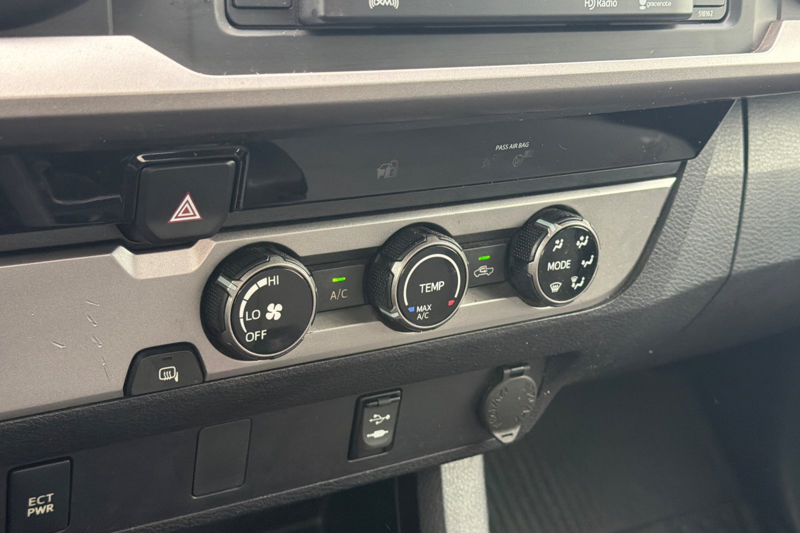 Used 2018 Toyota Tacoma SR5 RWD image 24