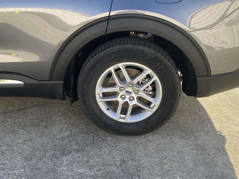 Used 2025 Ford Explorer Active RWD image 10