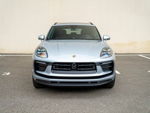 Certified 2026 Porsche Macan AWD/4WD image 6