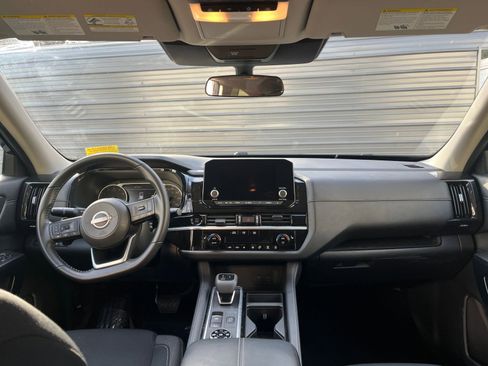 Used 2025 Nissan Pathfinder SV image 41