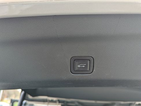 Used 2022 Chevrolet Tahoe Z71 image 17