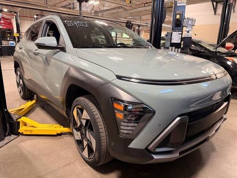 Used 2024 Hyundai Kona Limited image 3