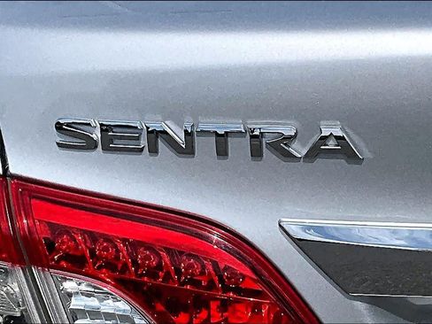 Used 2015 Nissan Sentra S FWD image 9