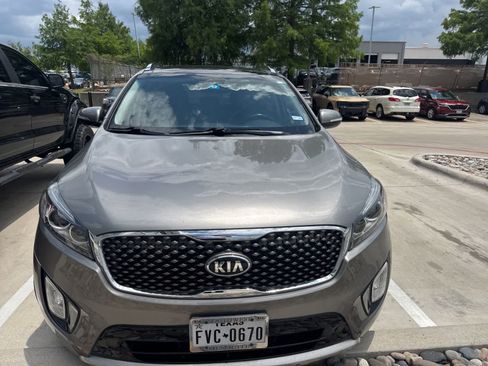 Used 2016 Kia Sorento SX FWD image 2