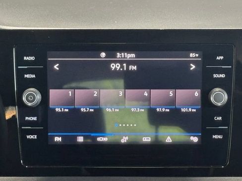 Used 2025 Volkswagen Taos SE FWD image 18