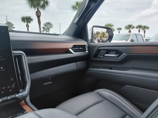Used 2025 GMC Yukon Denali AWD/4WD image 19