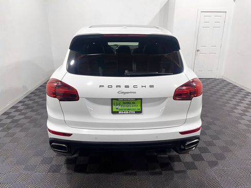 Used 2016 Porsche Cayenne AWD/4WD image 5
