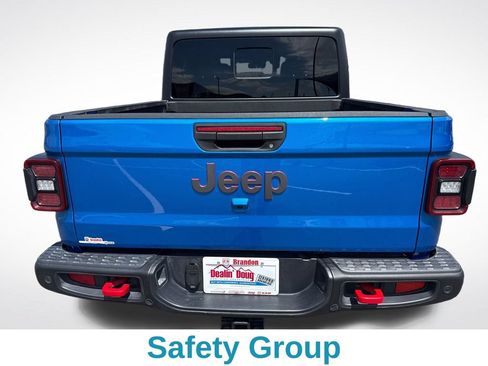 Used 2024 Jeep Gladiator Rubicon w/ Technology Group AWD/4WD image 5