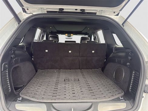 Used 2018 Jeep Grand Cherokee Limited w/ Luxury Group II image 19