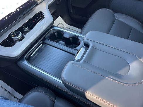 Used 2025 Ford Expedition Active image 24