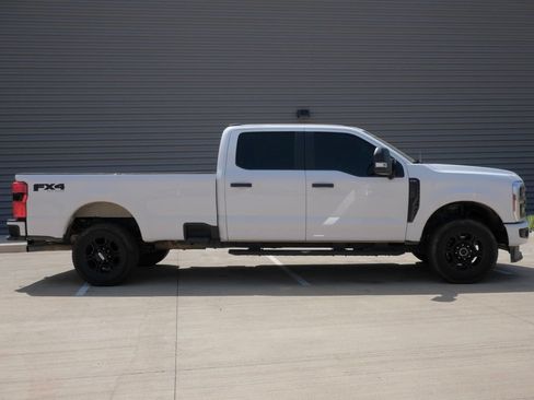 Used 2024 Ford F250 XL w/ STX Appearance Package AWD/4WD image 2