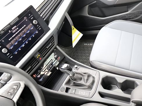 Used 2025 Volkswagen Jetta SE image 22